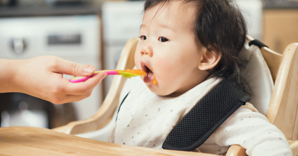 メリット①:座ってご飯を食べる習慣が身につく